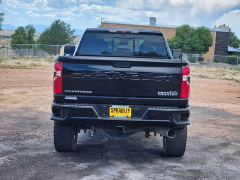 Used 2024 Chevrolet Silverado 2500 High Country w/ High Country Premium Package AWD/4WD image 4