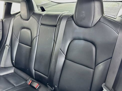 Used 2018 Tesla Model 3 Mid Range RWD image 9