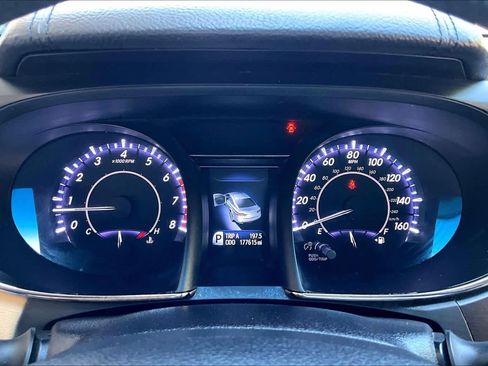 Used 2015 Toyota Avalon Limited image 25