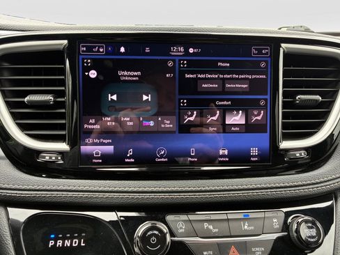 Used 2021 Chrysler Pacifica Touring-L w/ S Appearance Package FWD image 21