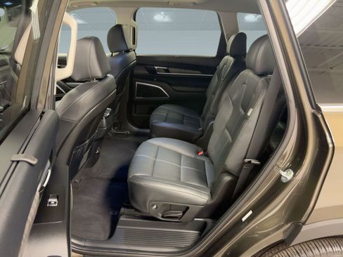 Used 2024 Kia Telluride EX w/ EX Captain's Chair Package image 14