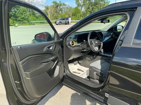 Used 2024 Chevrolet Trax LT w/ Driver Confidence Package FWD image 15