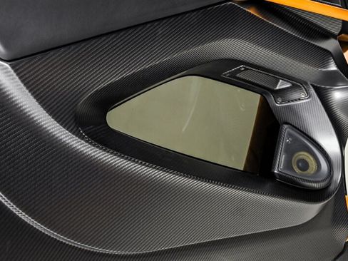 Used 2019 McLaren Senna RWD image 23