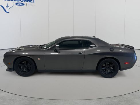 Used 2022 Dodge Challenger R/T Scat Pack w/ Driver Convenience Group RWD image 6
