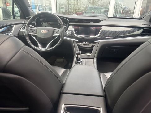 Used 2020 Cadillac XT6 Premium Luxury image 11
