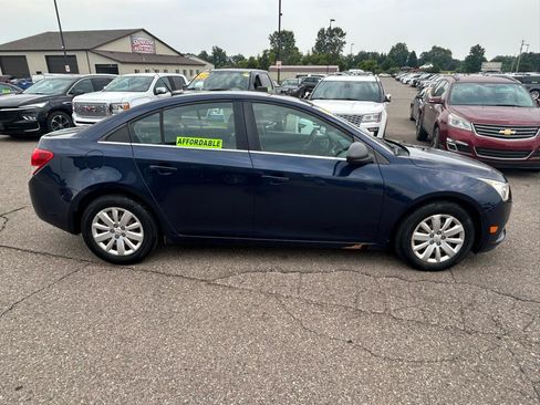 Used 2011 Chevrolet Cruze LS w/ Connectivity Package FWD image 4