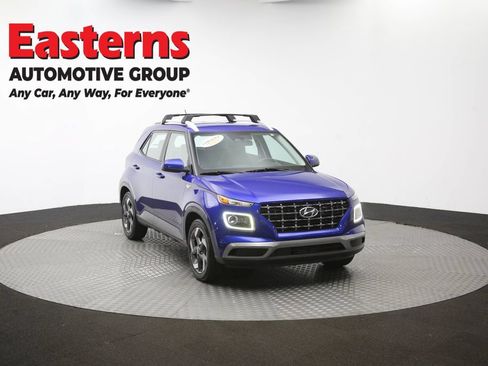 Used 2023 Hyundai Venue Limited FWD image 48