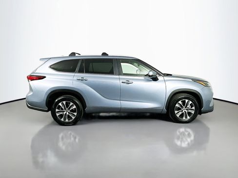Used 2023 Toyota Highlander XLE FWD image 8