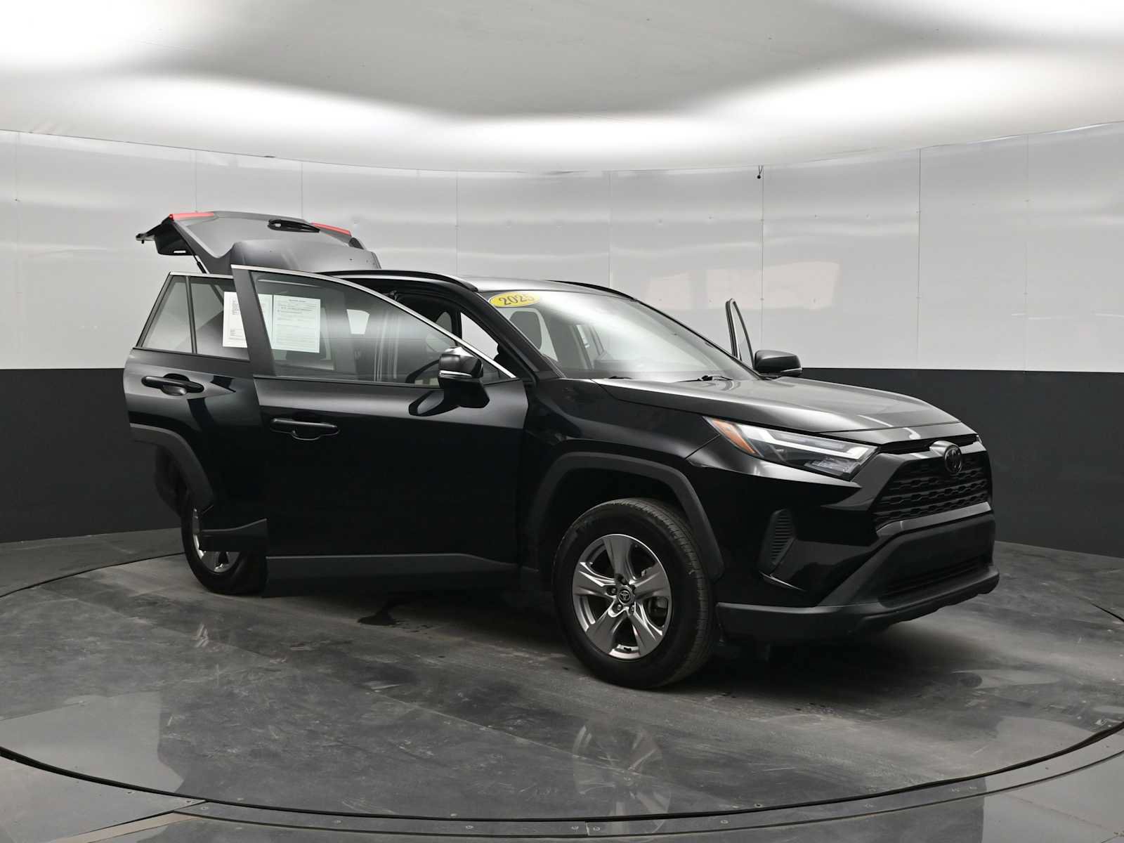 Used 2025 Toyota RAV4 XLE AWD/4WD image 44