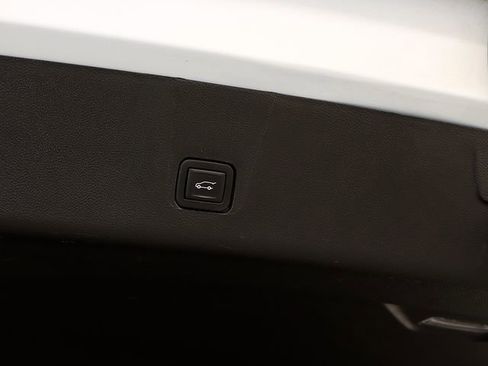 Used 2021 Chevrolet Traverse Premier w/ Redline Edition image 32