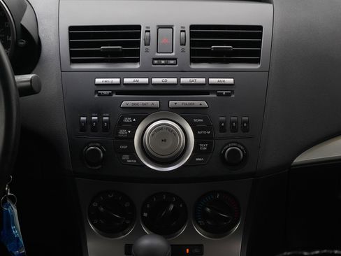 Used 2011 MAZDA MAZDA3 i Touring FWD image 15
