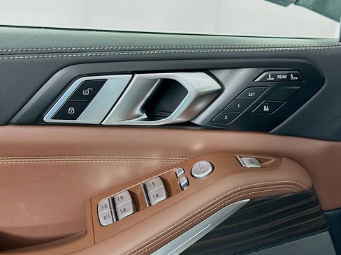 Used 2025 BMW X7 xDrive40i w/ Premium Package image 18