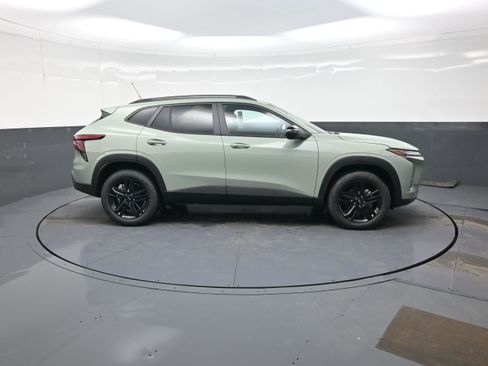 New 2026 Chevrolet Trax ACTIV FWD image 2
