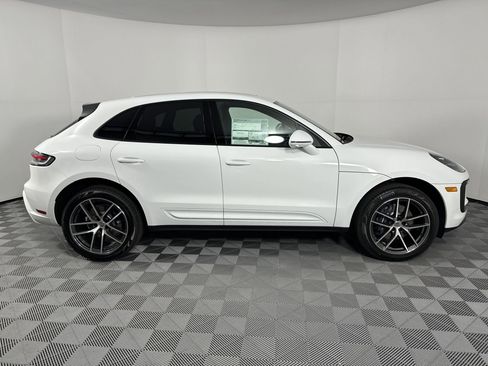 Certified 2025 Porsche Macan image 8