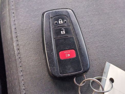 Certified 2016 Toyota Prius Three image 28