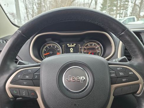 Used 2015 Jeep Cherokee Latitude w/ Comfort/Convenience Group image 25