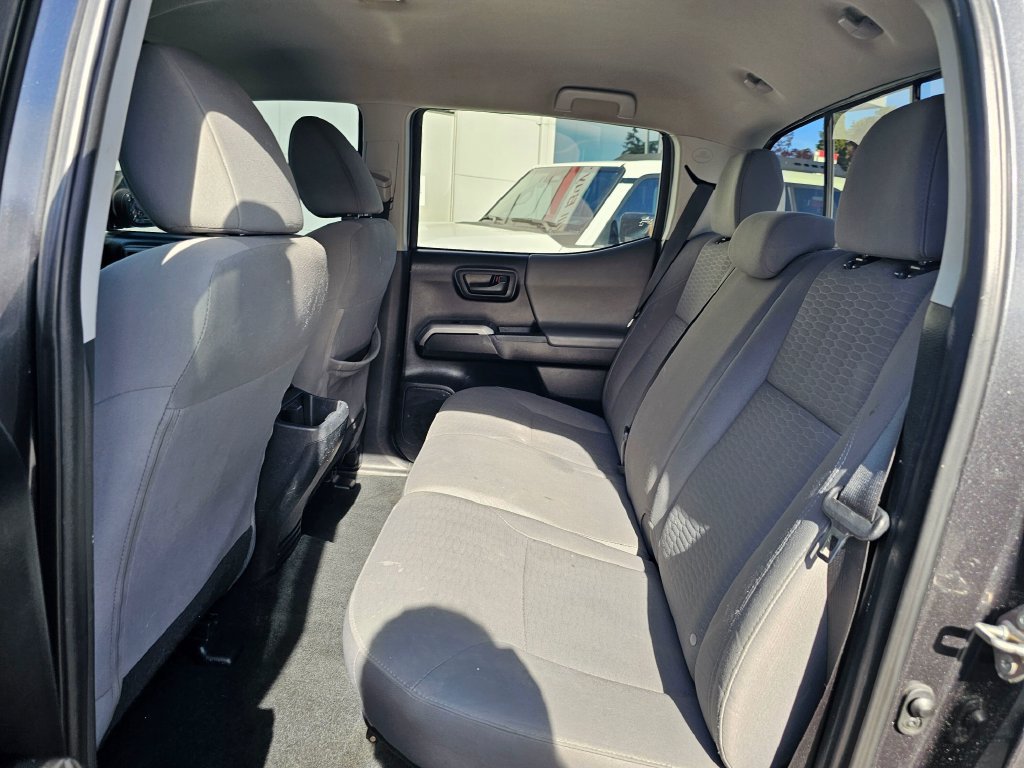 Used 2019 Toyota Tacoma SR5 AWD/4WD image 16