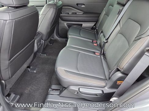 New 2026 Nissan Pathfinder SL FWD image 8