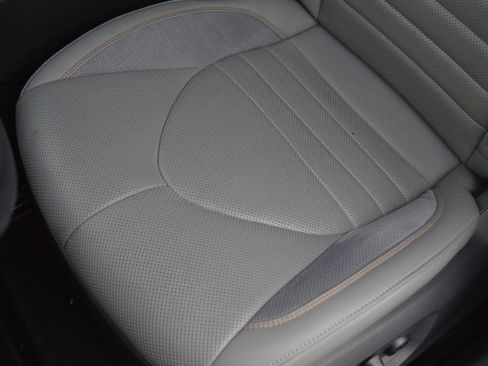 Used 2019 Toyota Avalon Touring w/ Advanced Safety Package FWD image 29
