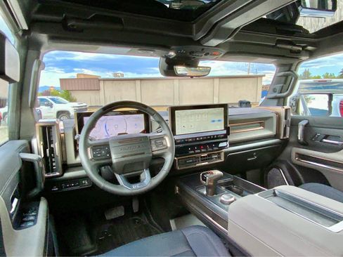 New 2025 GMC Hummer EV 3X w/ LPO, Illumination Package image 34