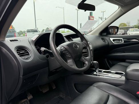 Used 2020 Nissan Pathfinder S FWD image 11