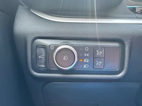 Used 2022 Ford Explorer XLT w/ Equipment Group 202A AWD/4WD image 10