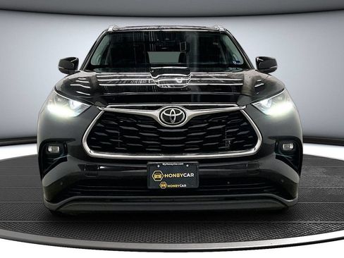 Used 2022 Toyota Highlander Limited AWD/4WD image 2