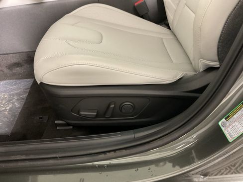 New 2026 Hyundai Elantra Limited image 21