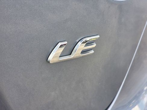 Used 2022 Toyota Corolla LE image 9