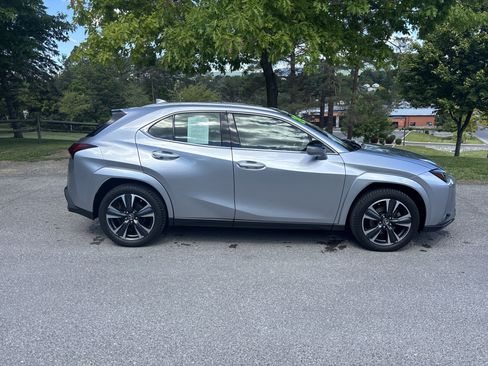 Used 2024 Lexus UX 250h AWD w/ Premium Package image 2