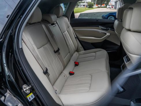 Used 2019 Audi e-tron Prestige w/ Prestige Package AWD/4WD image 34