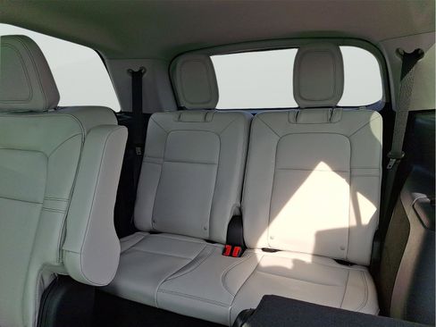 New 2026 Lincoln Aviator AWD image 8