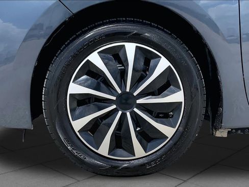 Used 2018 Toyota Corolla LE FWD image 11