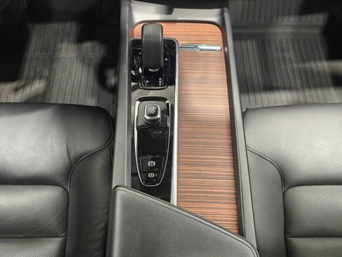 Used 2023 Volvo XC60 B5 Plus image 9