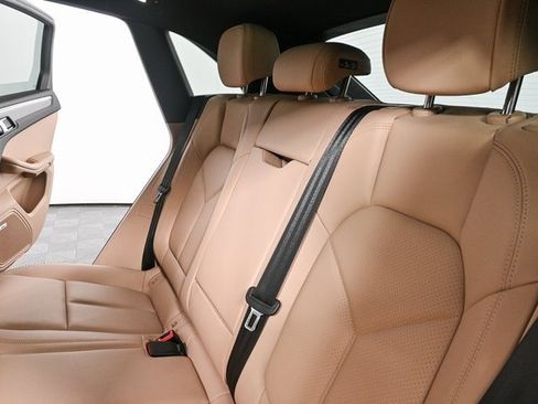 Certified 2025 Porsche Macan AWD image 23