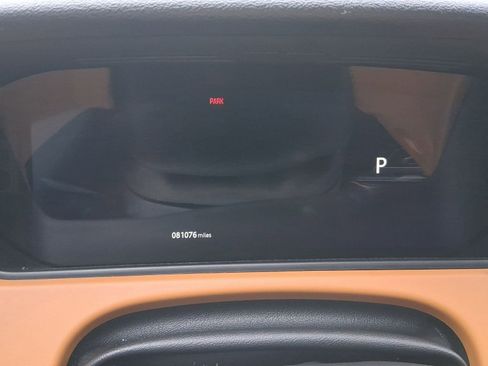 Used 2018 Land Rover Range Rover Velar R-Dynamic SE image 16