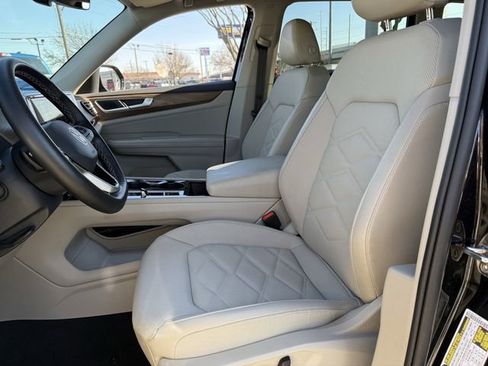 Used 2025 Volkswagen Atlas SE AWD/4WD image 22