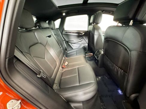 Certified 2025 Porsche Macan AWD/4WD image 24