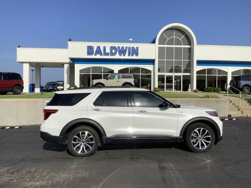 Used 2023 Ford Explorer ST-Line image 8