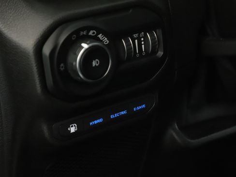 Used 2021 Jeep Wrangler Unlimited Sahara w/ Cold Weather Group image 8