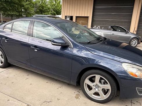 Used 2012 Volvo S60 T5 w/ Climate Pkg FWD image 16
