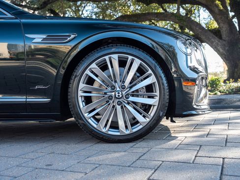 Used 2025 Bentley Flying Spur Plug-In Hybrid AWD/4WD image 6