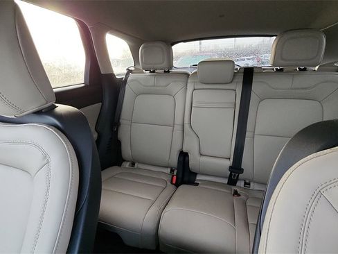 Used 2025 Lincoln Corsair FWD image 12