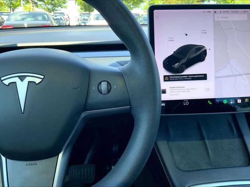 Used 2021 Tesla Model Y Long Range AWD/4WD image 24