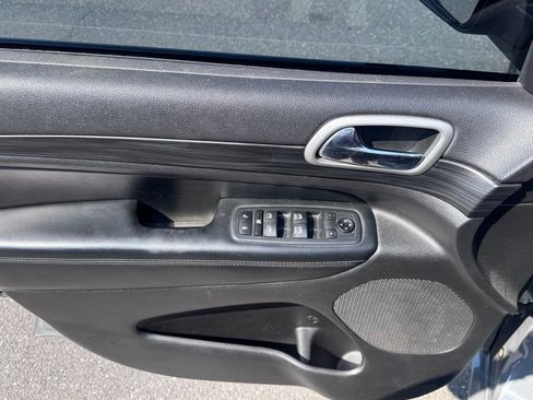 Used 2020 Jeep Grand Cherokee Altitude AWD/4WD image 9