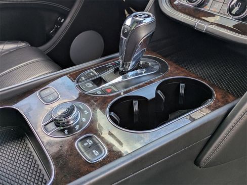 Used 2018 Bentley Bentayga image 17