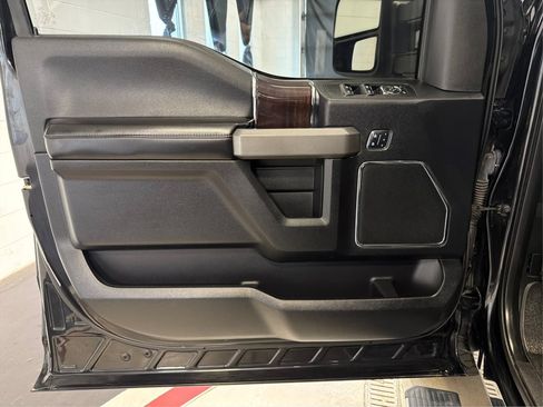 Used 2017 Ford F150 Platinum w/ Equipment Group 701A Luxury AWD/4WD image 21