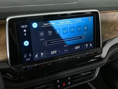 Certified 2025 Volkswagen Atlas SE image 9