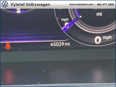 Certified 2022 Volkswagen Tiguan SEL R-Line image 24