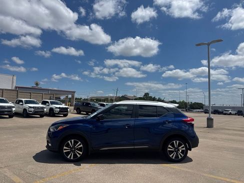 Certified 2019 Nissan Kicks SR w/ SR Premium Package FWD image 12